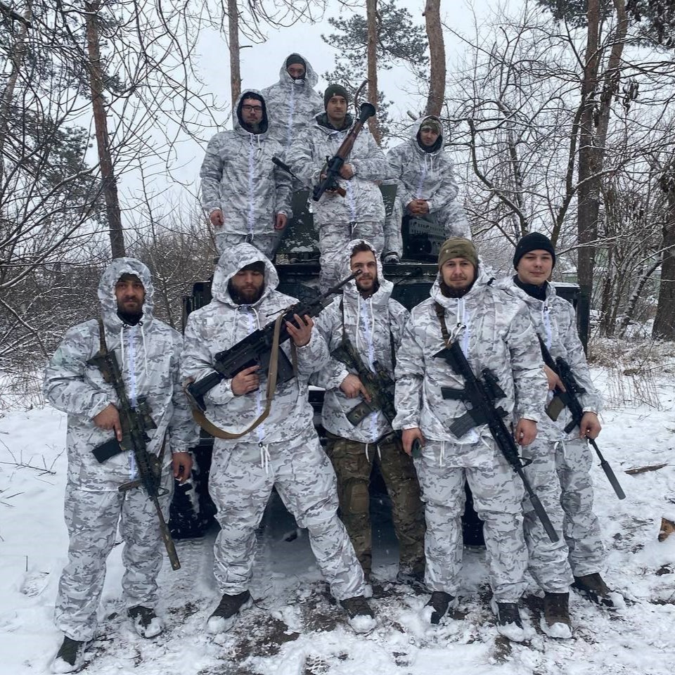 Зимові маскувальні костюми для 8 полку ССО